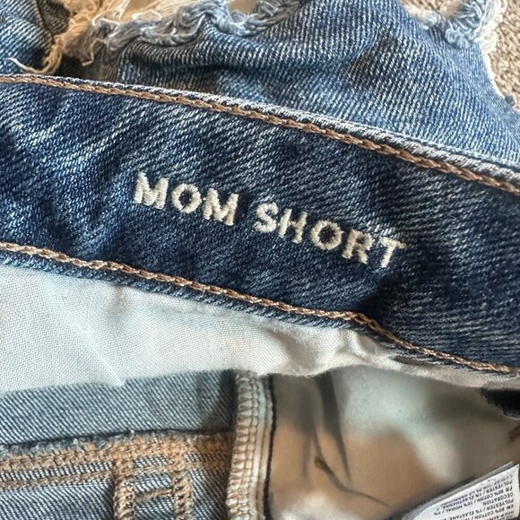 American Eagle Mom Shorts Distressed Denim Cutoff Cuffed Hem Size 8 Women's - Picture 11 of 12
